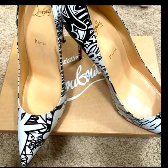 Christian Louboutin - Picture 2 of 6